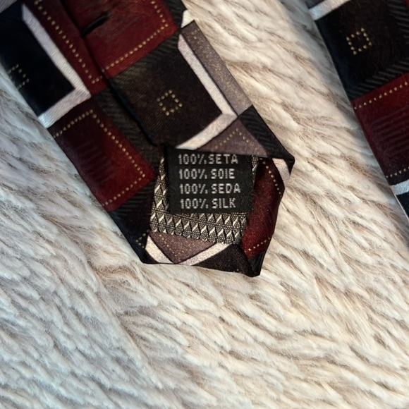 Kilburne and Finch Silk Tie - Picture 4 of 4